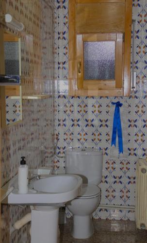 a bathroom with a toilet and a sink at CASA LA FÀBRICA in Horta de San Joan