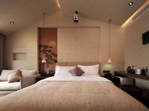 a bedroom with a large bed with two pillows at Lijiang Old Town Moju Homestay, Sifang Street Branch in Lijiang