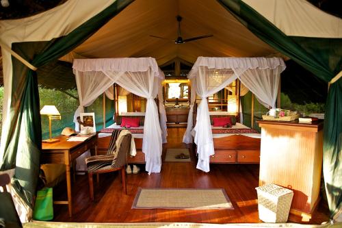 Cama o camas de una habitación en Samburu Intrepids Tented Camp