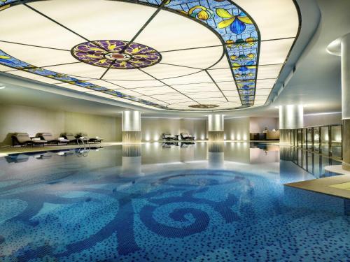 Piscine de l'établissement Sofitel Xining ou située à proximité