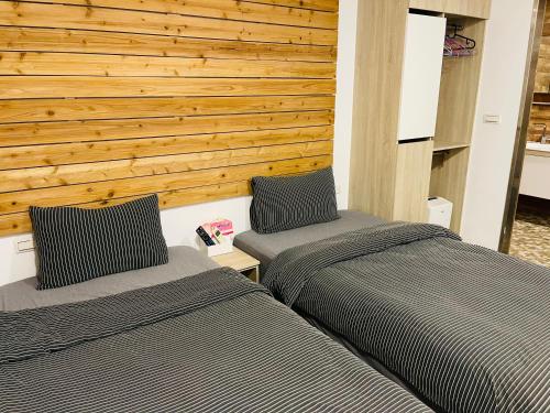 two beds sitting next to each other in a room at Chingya House in Beigan