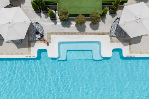 an overhead view of a swimming pool with umbrellas at Chalong Marina Bay View Rawai Phuket in Rawai Beach