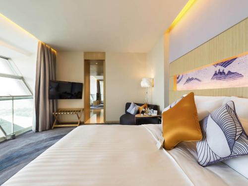 Katil atau katil-katil dalam bilik di NOVOTEL Jinji Lake Suzhou SIP