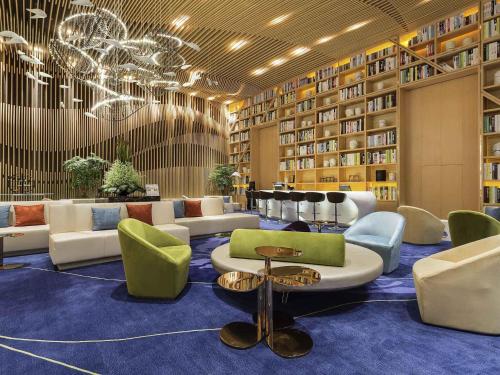 Ruang duduk di NOVOTEL Jinji Lake Suzhou SIP