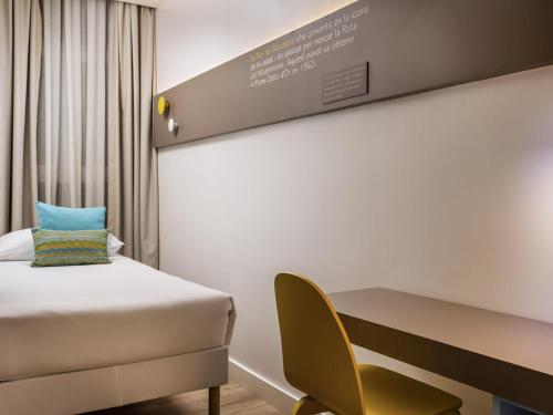 a room with a bed and a desk and a chair at ibis Styles Barcelona Centre in Barcelona