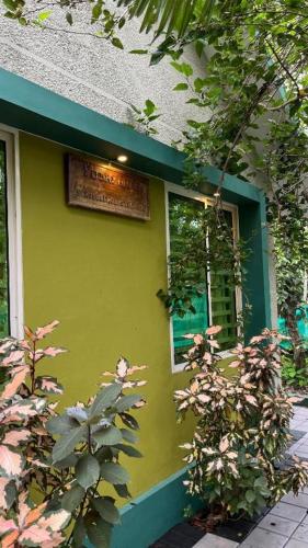 Jardín al aire libre en CatsClaw Inn
