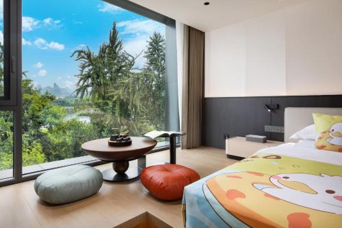 Postel nebo postele na pokoji v ubytování Guilin Mingjiang Hotel