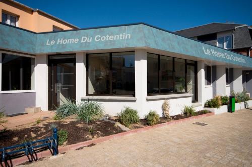 Fasaden eller entrén till Cap France Le Home du Cotentin