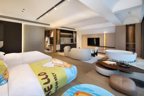 TV a/nebo společenská místnost v ubytování Guilin Mingjiang Hotel