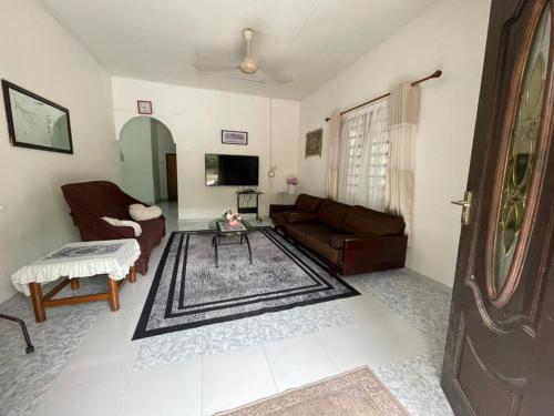 Μια τηλεόραση ή/και κέντρο ψυχαγωγίας στο Homestay Che Nor Pasir Puteh