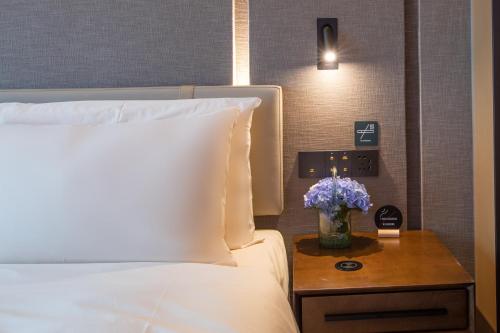 Una cama o camas en una habitación de Atour Hotel Shenzhen Guanlan High Tech Park