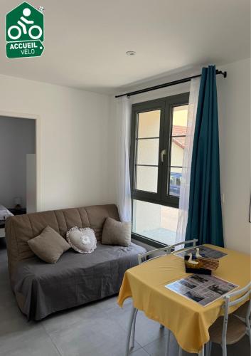 Χώρος καθιστικού στο Hébergement neuf, centre-ville de Morestel - Résidence Boyraz