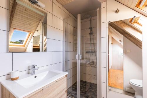 a bathroom with a sink and a shower at Ty Ker'embruns, charmant penty au cœur de L'Armor Pleubian in Pleubian