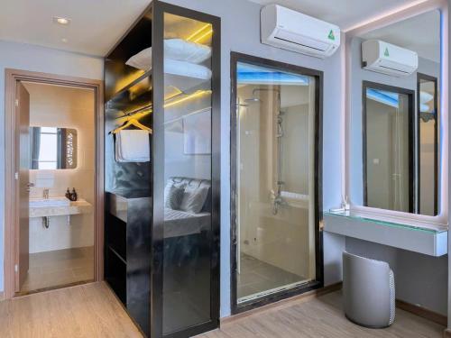 a bathroom with two mirrors and a walk in shower at CSJ Apartment Sea View Vung Tau - Căn Hộ CSJ Tầm nhìn biển , Tháp Tam Thắng Vũng Tàu in Vung Tau