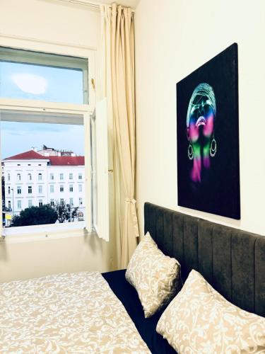 Elegant Private Rooms in 4BR Apartment Near Westbahnhof