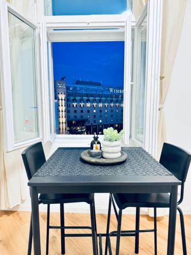 Elegant Private Rooms in 4BR Apartment Near Westbahnhof