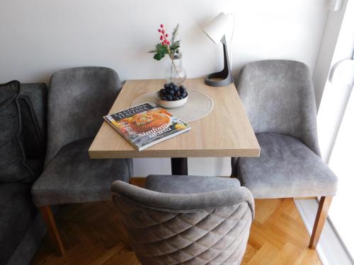 Aurora Lux Apartman的休息区