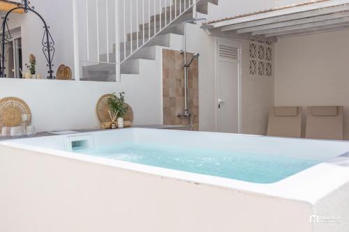 La Casa Bonita with large terras & plungepool