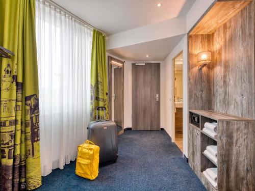 Katil atau katil-katil dalam bilik di ibis Styles Tuebingen