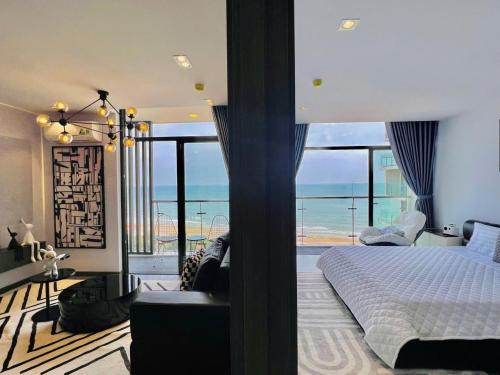 a bedroom with a bed and a view of the ocean at CSJ Apartment Sea View Vung Tau - Căn Hộ CSJ Tầm nhìn biển , Tháp Tam Thắng Vũng Tàu in Vung Tau