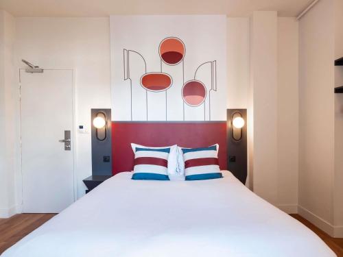 Ένα ή περισσότερα κρεβάτια σε δωμάτιο στο Ibis Styles Rouen Centre Cathédrale