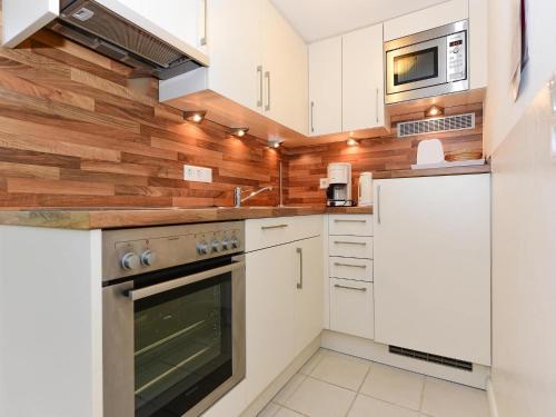 Η κουζίνα ή μικρή κουζίνα στο Idyllically located, comfortably furnished and renovated holiday apartment