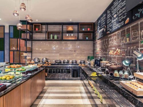 Makanan di atau berdekatan hotel