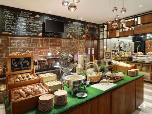 Makanan di atau berdekatan hotel