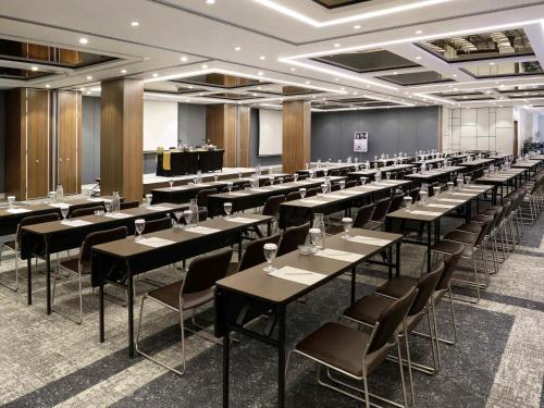 Kawasan bisnes dan/atau bilik persidangan di Mercure Jakarta Cikini