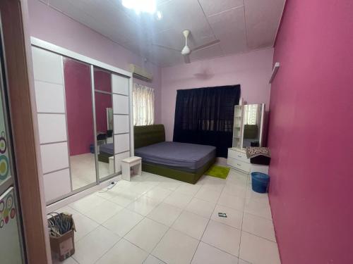a pink room with a bed and a mirror at ZzHomestay 