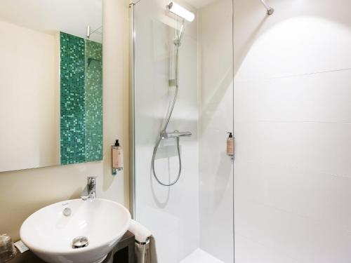 Un baño de ibis Styles Kortrijk Expo