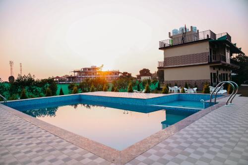 a swimming pool in front of a building at Corbett Mountain View By Dadda's in Belparāo