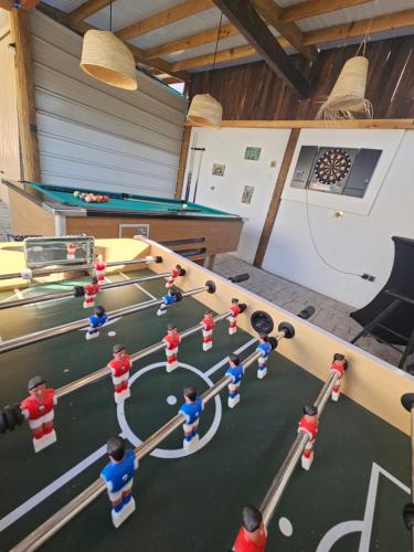 a group of toy people playing a game of billiard at casa de vicky in El Puerto de Santa María