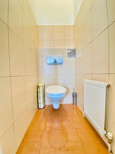 2-Bedroom Apartment, Sleeps Six, 4-Min Walk to Stadthalle