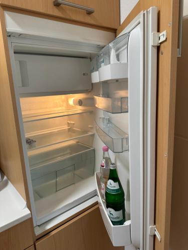 Kuchyň nebo kuchyňský kout v ubytování One room apartment in a quiet Location air conditioning