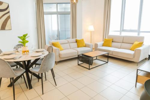 Marina 2BR 58th Floor Sea and City Views Pool Gym