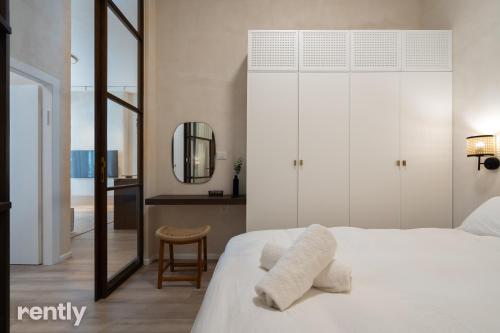 Voodi või voodid majutusasutuse Luxury Suites With Balcony And Jacuzzi At Sea Side By Rently toas