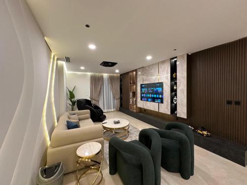 Un televizor și/sau centru de divertisment la Executive Escape's 2-Bedroom Suite, Massage Chair, Mountain View, F-7