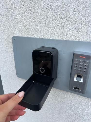 a person is holding a cell phone in an outlet at Vila Martina in Popůvky