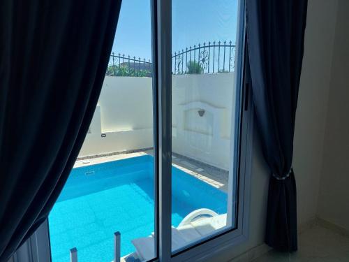 Πισίνα στο ή κοντά στο Nille and Garden View