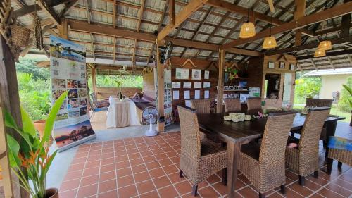 Restaurace v ubytování Harmony at Huailan Home Ecolodge