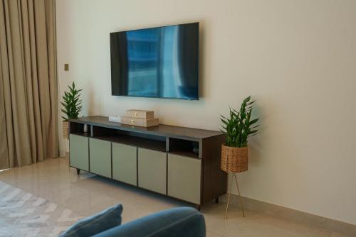 Address Beach Resort Residence Bahrainにあるテレビまたはエンターテインメントセンター
