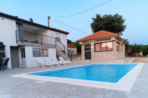 Πισίνα στο ή κοντά στο Guesthouse Papac Apartments