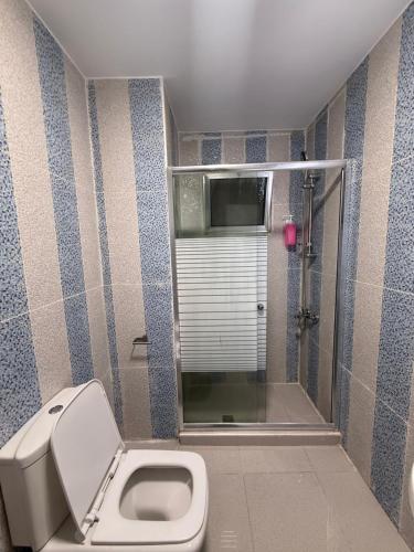 Gallery image of 3bedroom aprt of 200sqm near movenpick hotel amman in Amman