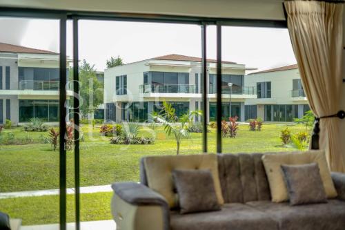 Foto de la galería de Luxury 2-Bedroom Apartment with Pool & Garden View, Lekki Lakowe Lakes Estate en Lakowe