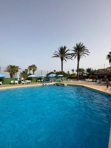 La Roca Seafront Apartment Sea View and Private Parking