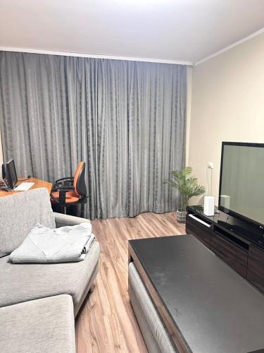TV a/nebo společenská místnost v ubytování Cozy city apartment Tallinn