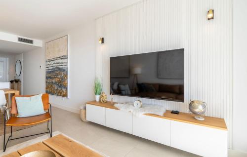 Sophisticated Two Bed Apartment in Pure South with Sea View