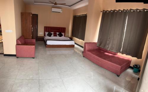 Postel nebo postele na pokoji v ubytování Hotel Prayag Residency