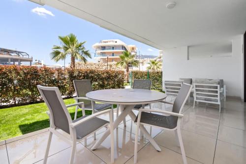 NEW BUILD 2BEDROOM with the small private garden